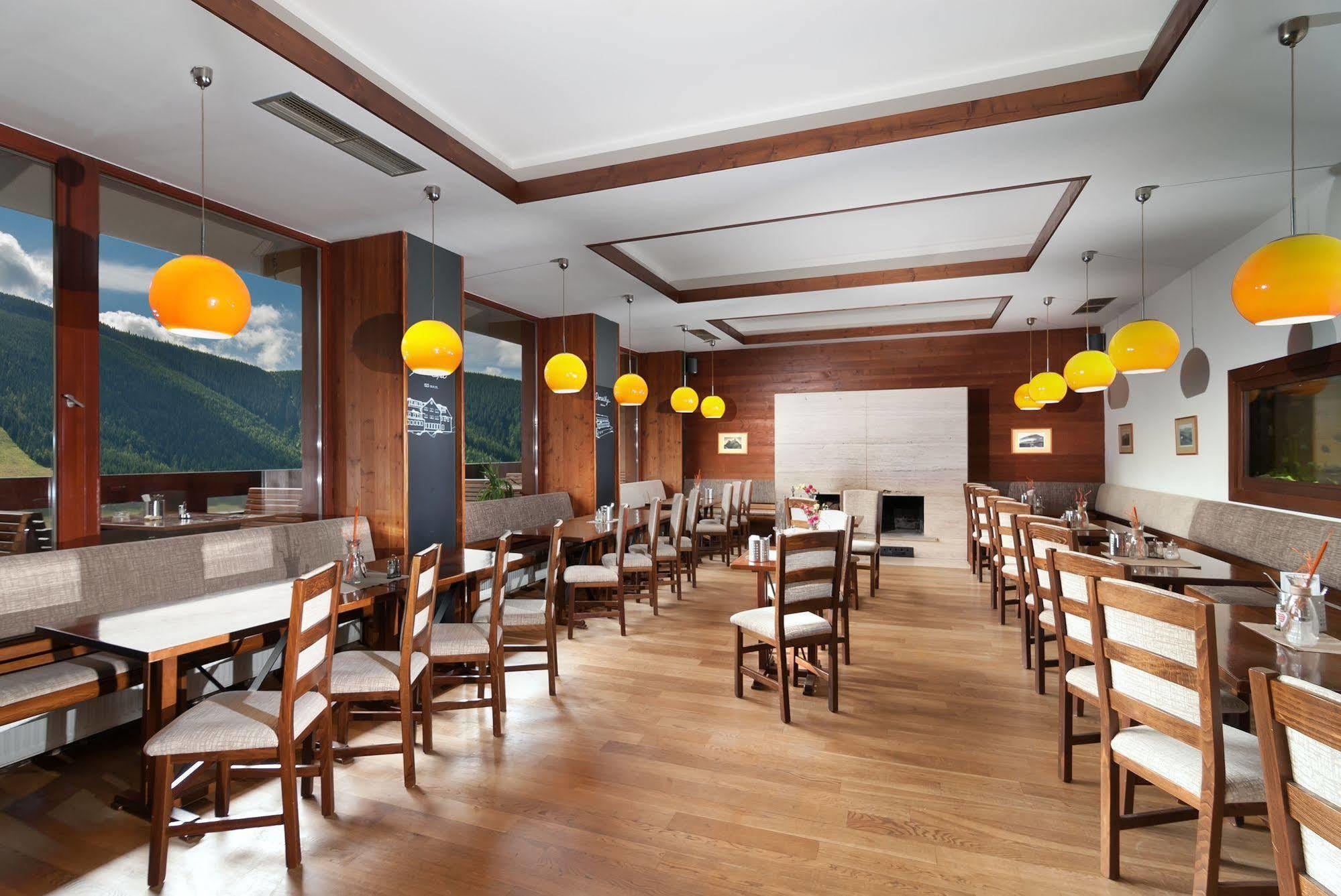 Hotel Adam ชปินด์เลอรูฟ มลิน ภายนอก รูปภาพ