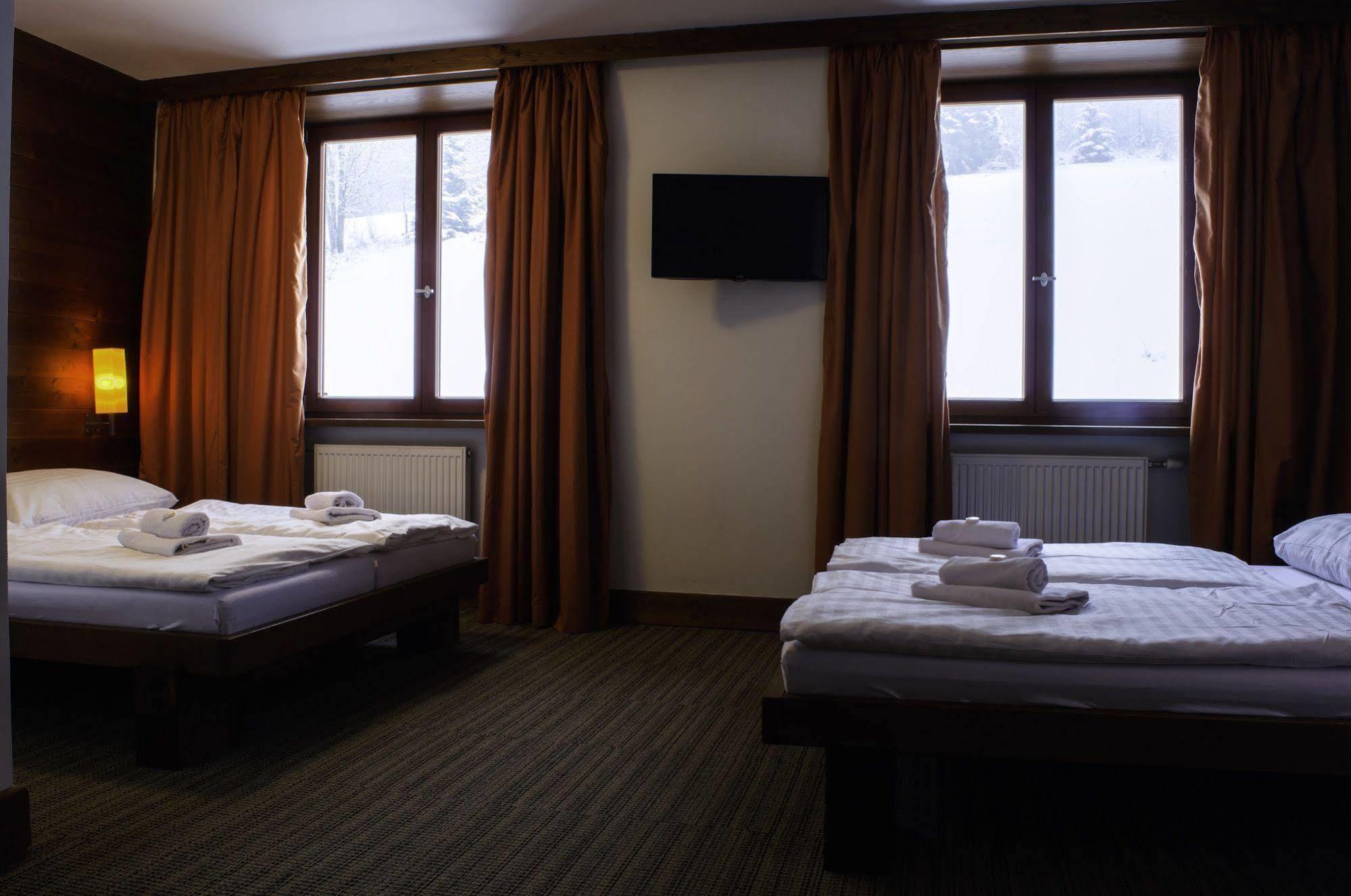 Hotel Adam ชปินด์เลอรูฟ มลิน ภายนอก รูปภาพ