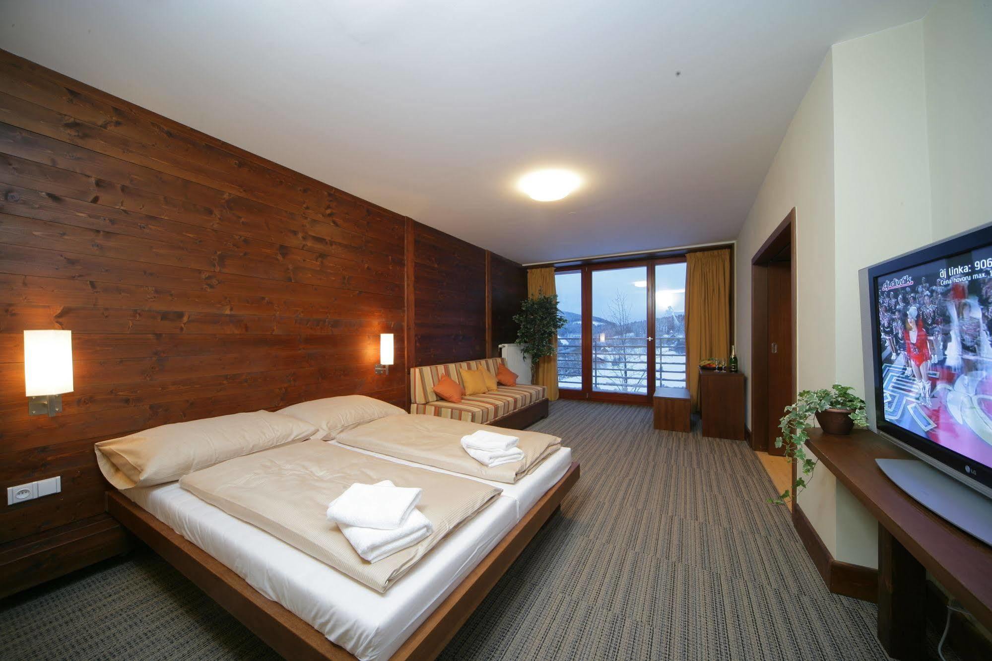 Hotel Adam ชปินด์เลอรูฟ มลิน ภายนอก รูปภาพ